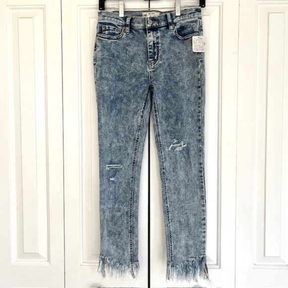 Free People Great Heights Frayed Fringe Hem Skinny Jeans, Hi-Rise NWT - Picture 3 of 10
